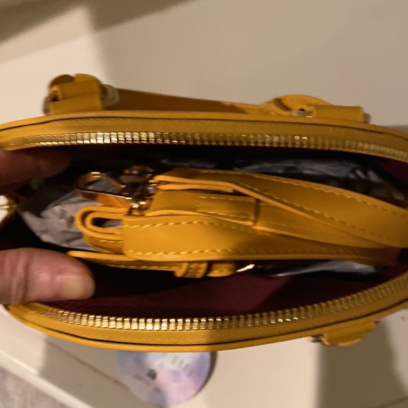 NWT Ella & Elly yellow and white paisley handbag with crossbody strap included - Picture 6 of 9